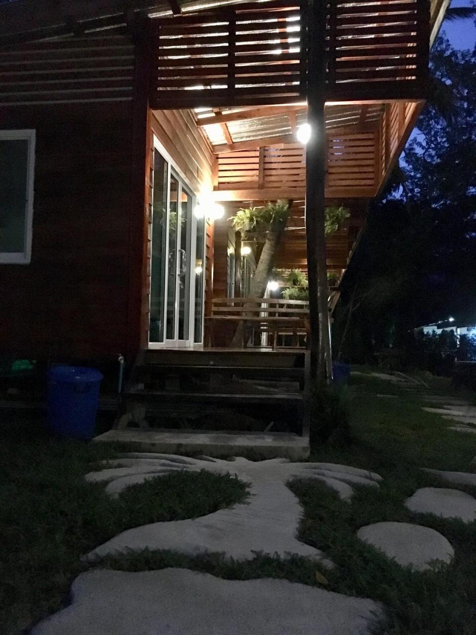 Mook Montra Resort Sea Front Ко Моок Екстериор снимка