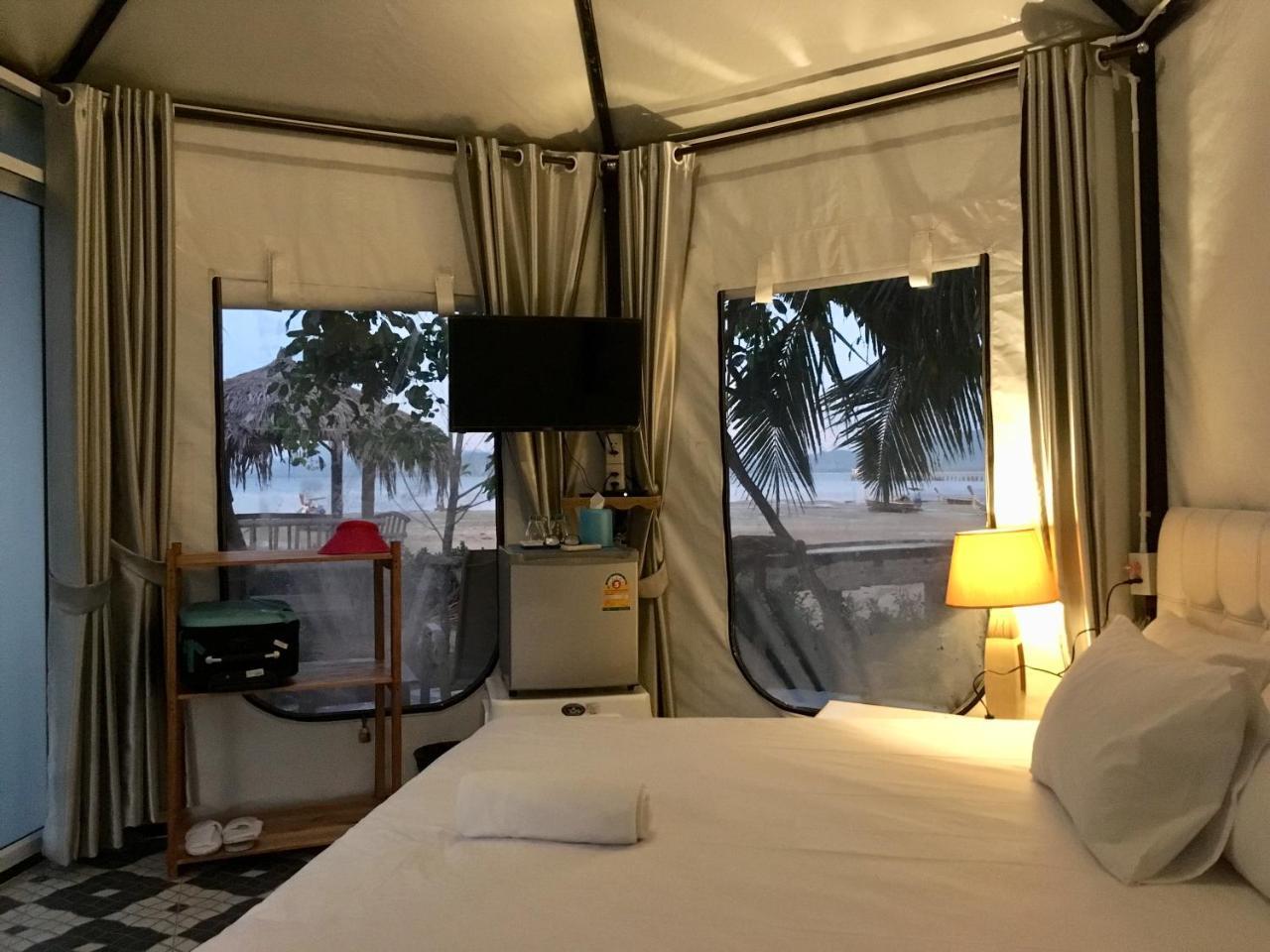 Mook Montra Resort Sea Front Ко Моок Екстериор снимка